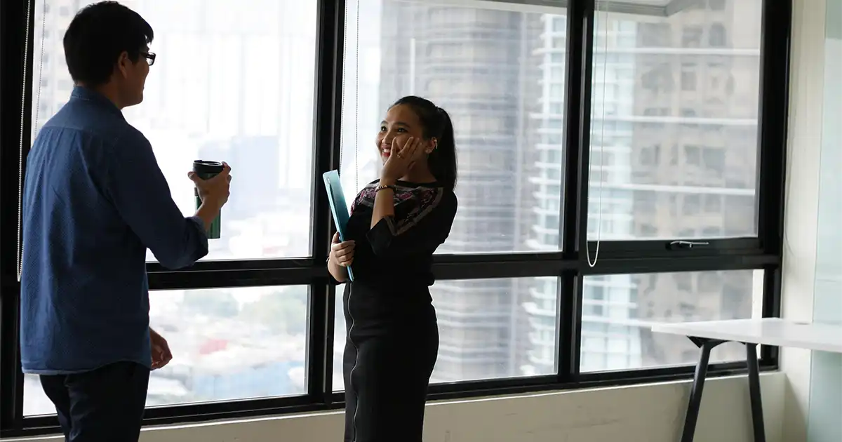 ¿Qué respaldo ofrece un seguro de subsidio a los docentes ante bajas prolongadas?