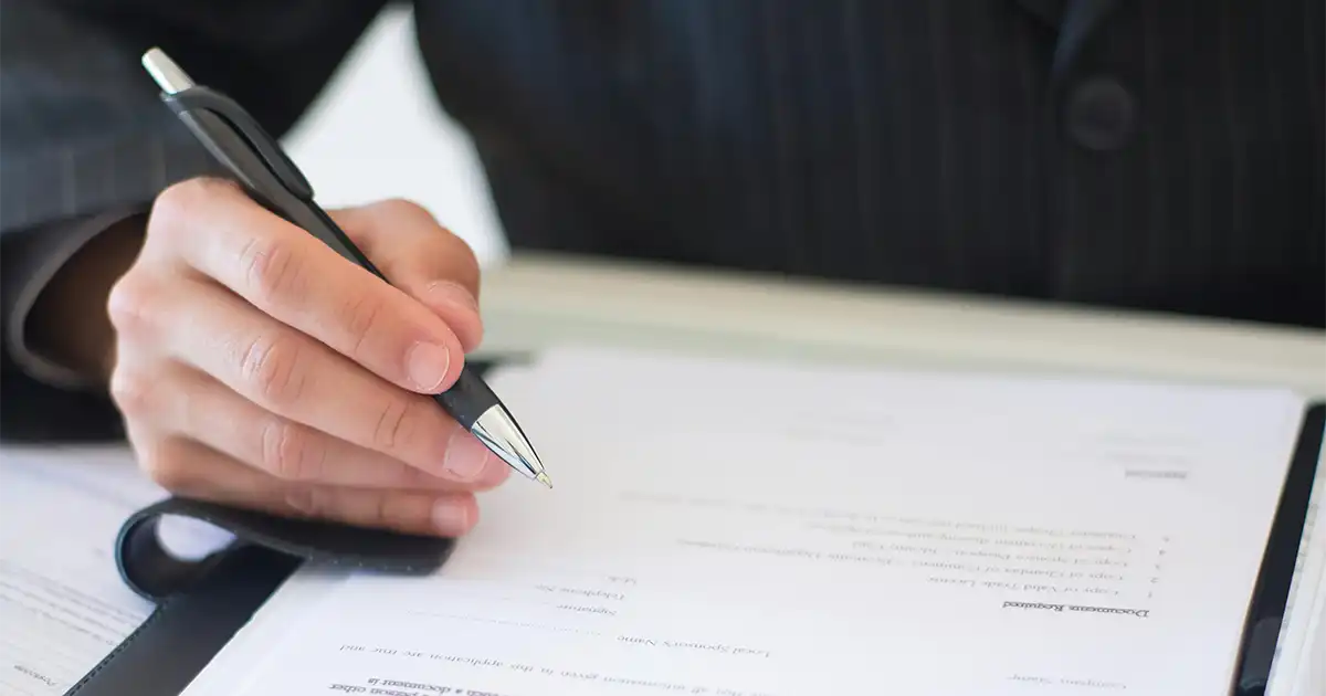 ¿Cómo justificar una baja laboral prolongada ante la aseguradora?